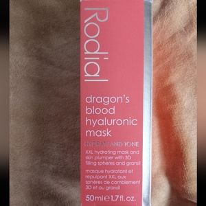 Rodial Dragon's Blood Hyaluronic Mask Hydrate and Tone